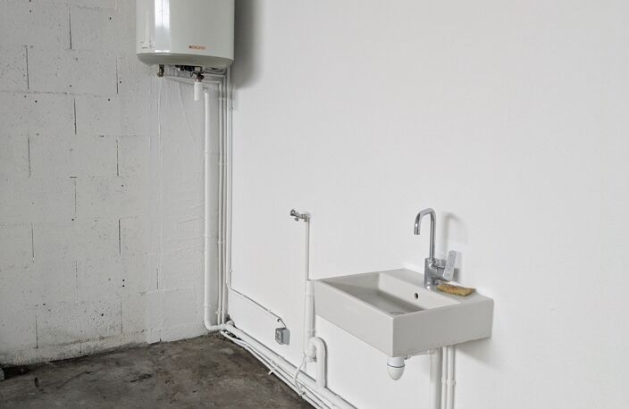 Local d'activité à louer CHAMBERY (73) 200 m² — photo 4