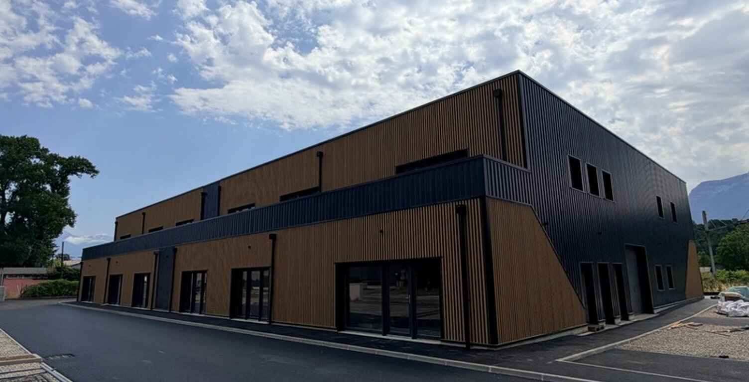 Commerce à vendre CHIGNIN (73) - 126,19 M2 en duplex — photo 1