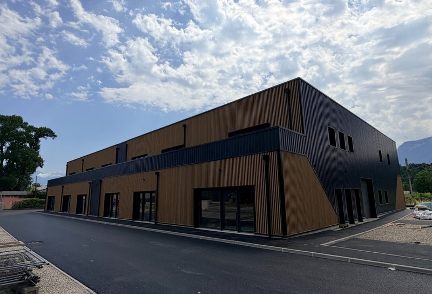 Bureau à vendre CHIGNIN (73) - 69,34 M2 - 1er étage avec terrasse privative — photo 1