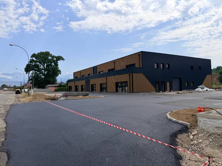 Bureau à vendre CHIGNIN (73) - 68,86M2 - 1er étage avec terrasse privative - Stationnements — photo 1