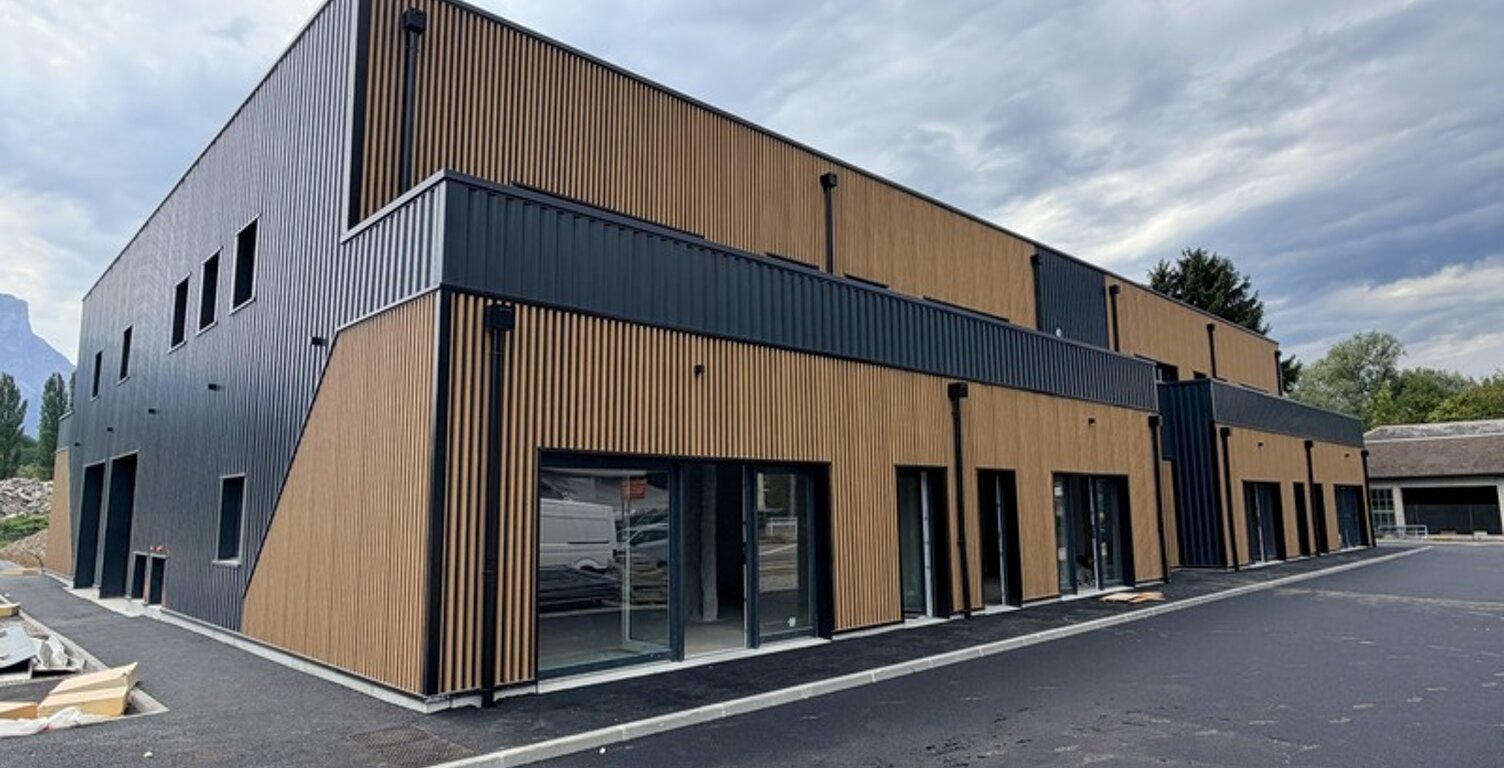 Local commercial  à vendre CHIGNIN (73) - 94,52 M2 - Bonne visibilité - Stationnements — photo 1