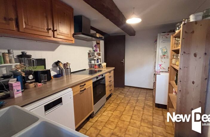 GRAND APPARTEMENT DANS MAISON DE PAYS avec travaux à réaliser  - 4 pièces - 3 CHAMBRES - TERRASSE- 2 places de parking Extérieures — photo 5
