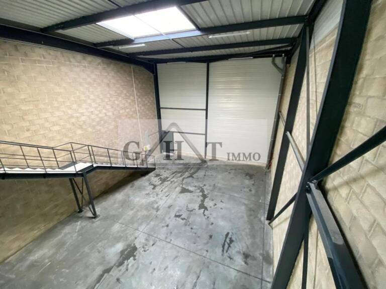 ENTREPOT 270 M² A LOUER A Epinay — photo 1