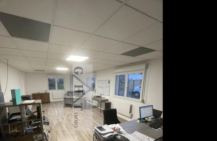 BÂTIMENT INDÉPENDANT À VENDRE — photo 3