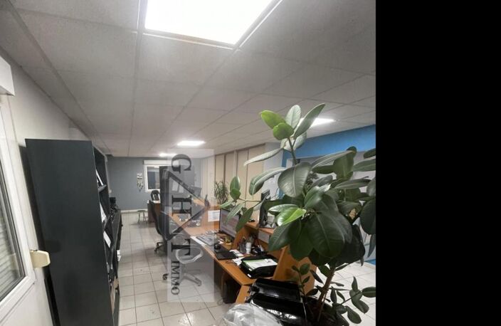 BÂTIMENT INDÉPENDANT À VENDRE — photo 4