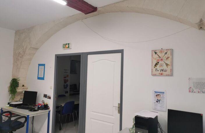 Local commercial en centre ville de Beaucaire — photo 4