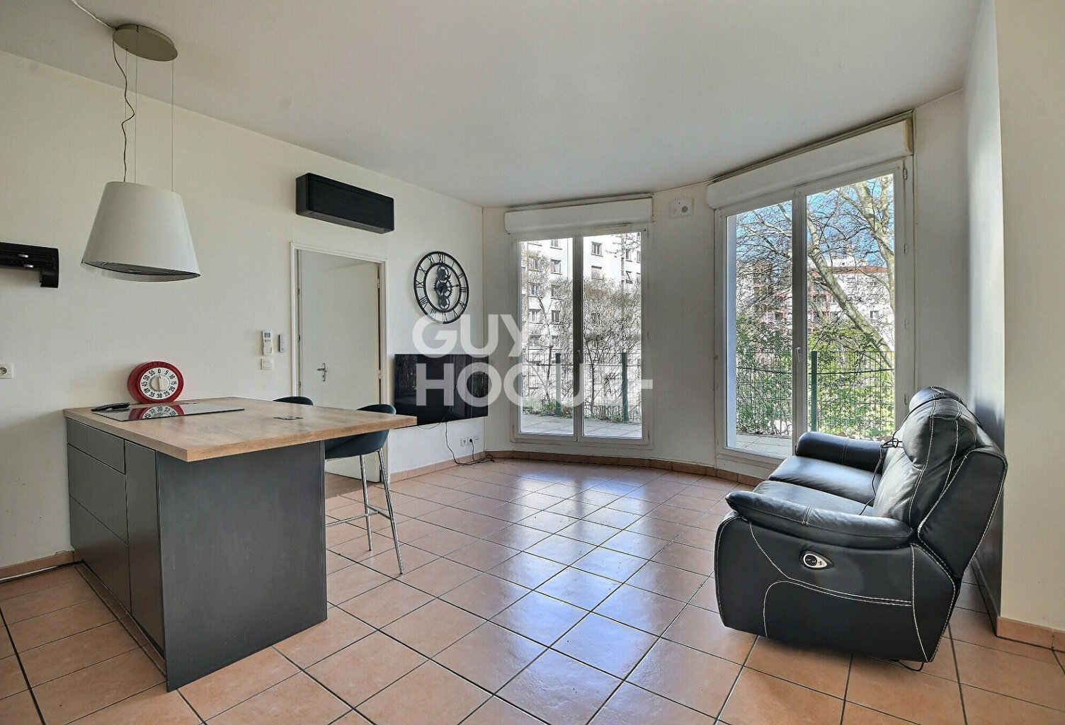 Appartement de type T2 de 45 m²  avec cave & Garage, Villeurbanne (69100) — photo 1