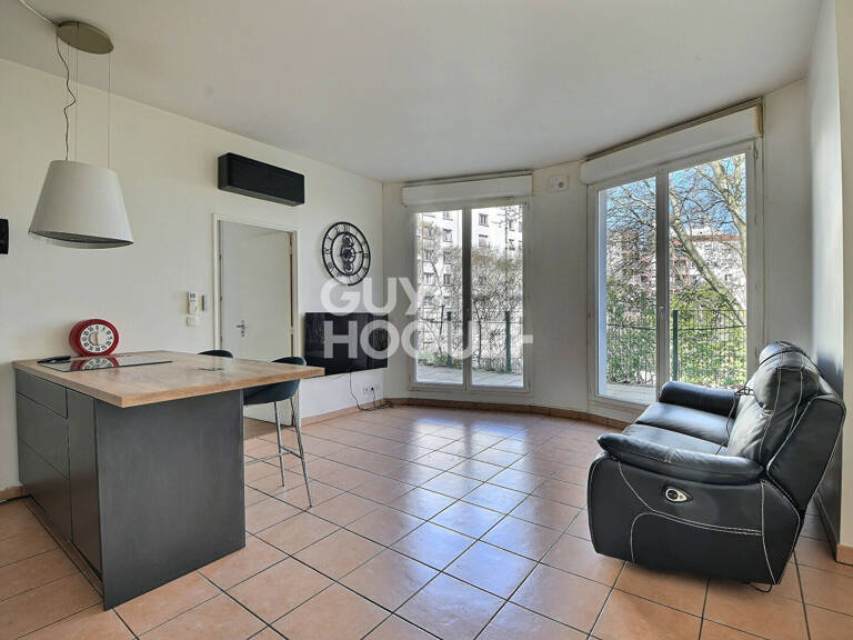 Appartement de type T2 de 45 m²  avec cave & Garage, Villeurbanne (69100) — photo 1