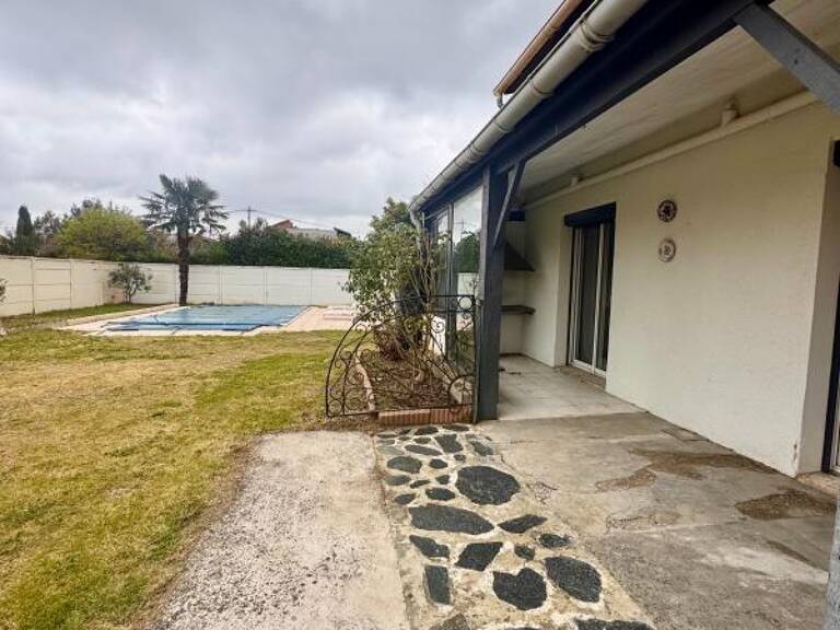T4 de 125 m² plain pied  avec piscine et 600m² de jardin — photo 1