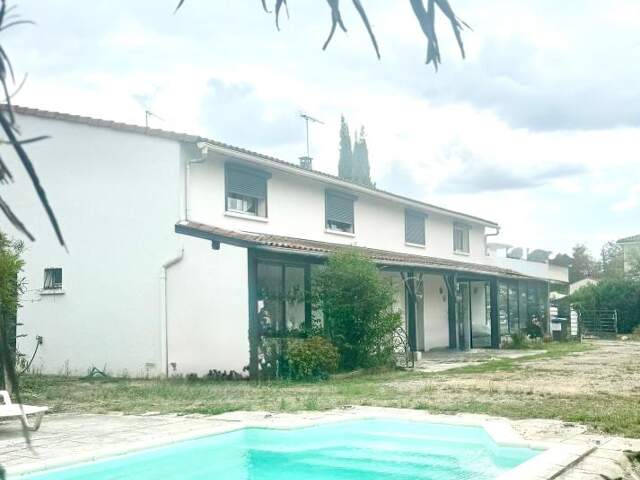 T4 de 125 m² plain pied  avec piscine et 600m² de jardin — photo du bien