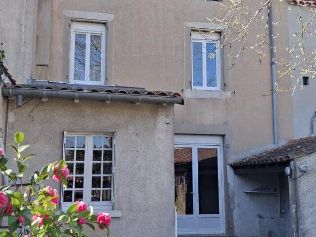 MAISON DE VILLE AVEC JARDIN — photo du bien