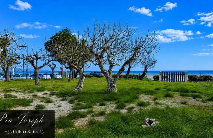 TERRAIN CONSTRUCTIBLE EXCEPTIONNEL EN PREMIÈRE LIGNE DE PLAGE - LA FRANQUI (LEUCATE) — photo 4