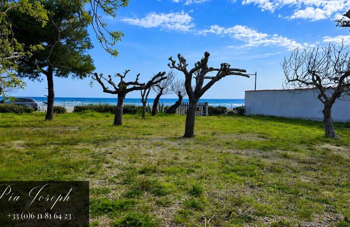 TERRAIN CONSTRUCTIBLE EXCEPTIONNEL EN PREMIÈRE LIGNE DE PLAGE - LA FRANQUI (LEUCATE) — photo 5