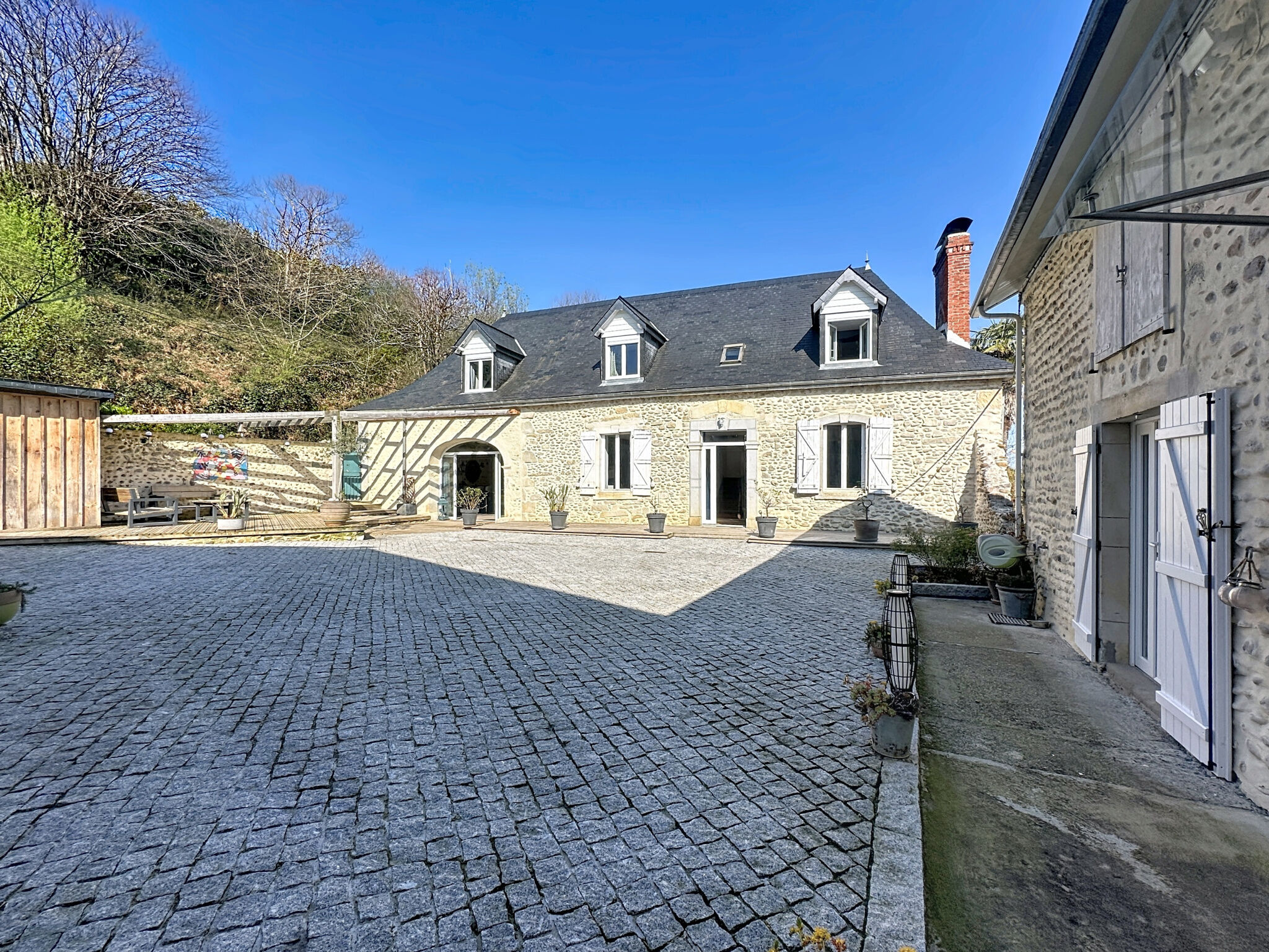 Villa / Maison  T9 à vendre Pau 64000