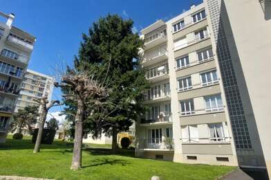 Appartement 3 pièces 810 €