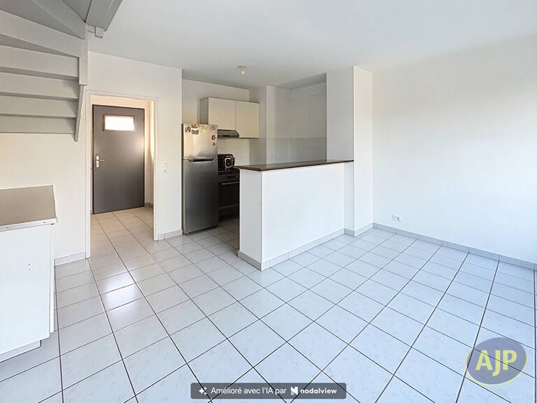 Maison avec jardin et places de parking — photo 1