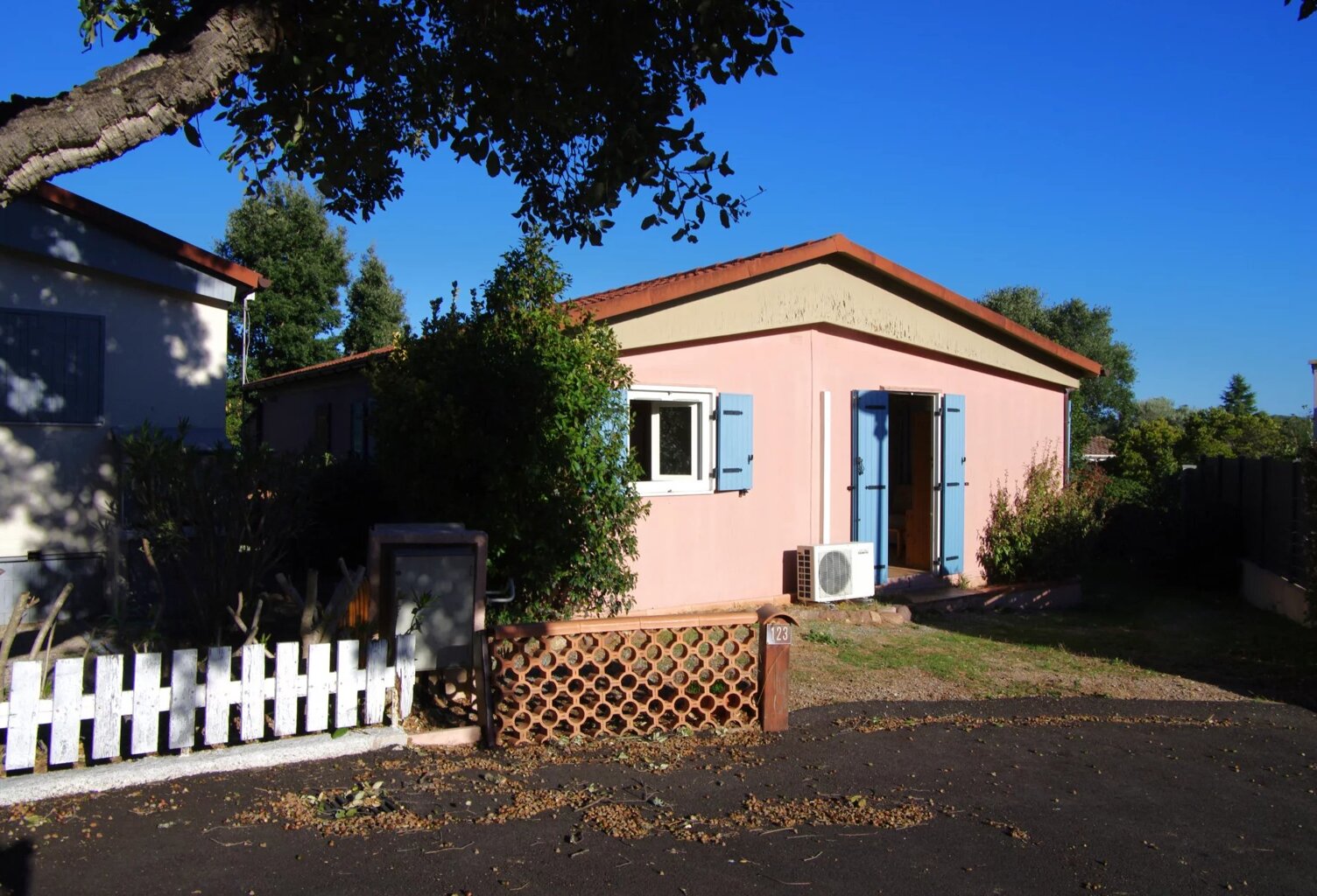 EN EXCLUSIVITÉ - ROQUEBRUNE-SUR-ARGENS CHALET T3 41 M² JARDIN TERRASSE CAVE — photo 1