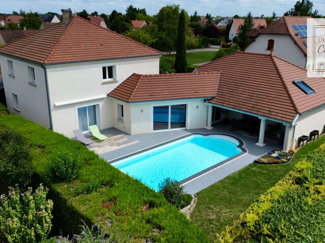 MAISON SPACIEUSE ET FAMILIALE AVEC PISCINE À LA RIVIÈRE-DE-C — photo du bien