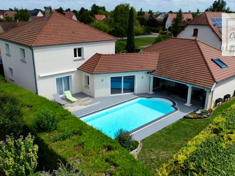 MAISON SPACIEUSE ET FAMILIALE AVEC PISCINE À LA RIVIÈRE-DE-C — photo 1