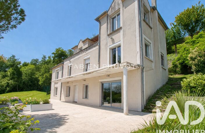 Vente Maison/villa 8 pièces — photo 2