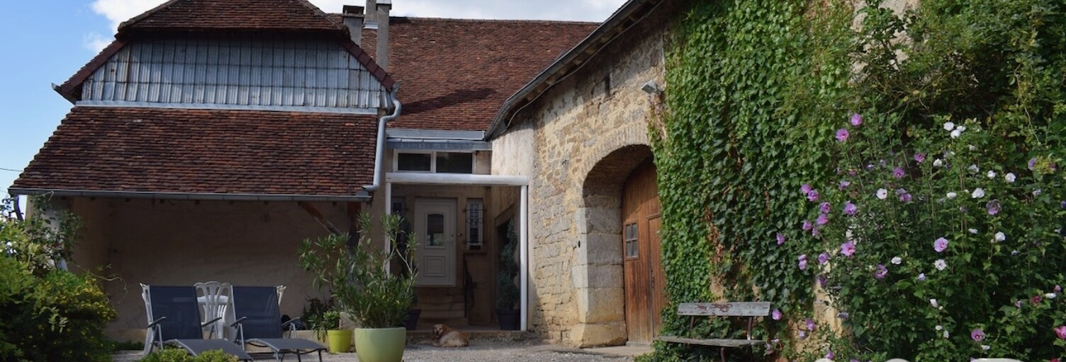 Maison 8 Pièces 300 m² à vendre à Val-Sonnette (39190)