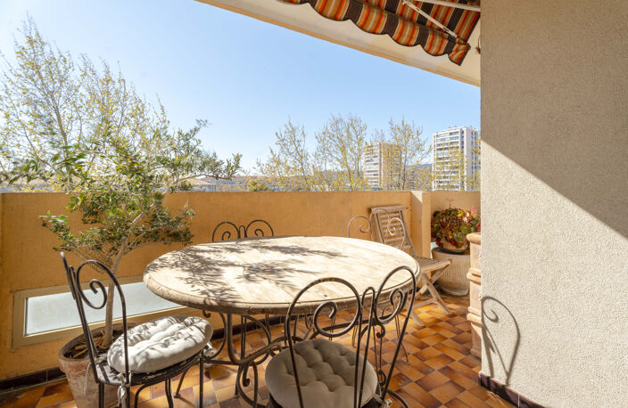 TOULON EST T4 + BALCON VIAGER OCCUPE — photo 2