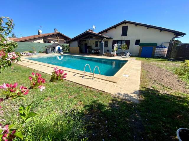 Maison 4 pièces (DPE C) avec piscine 10X5 et garage au centre de SAINT MARTIN D'ONEY (40) sur terrain 800M2 — photo du bien