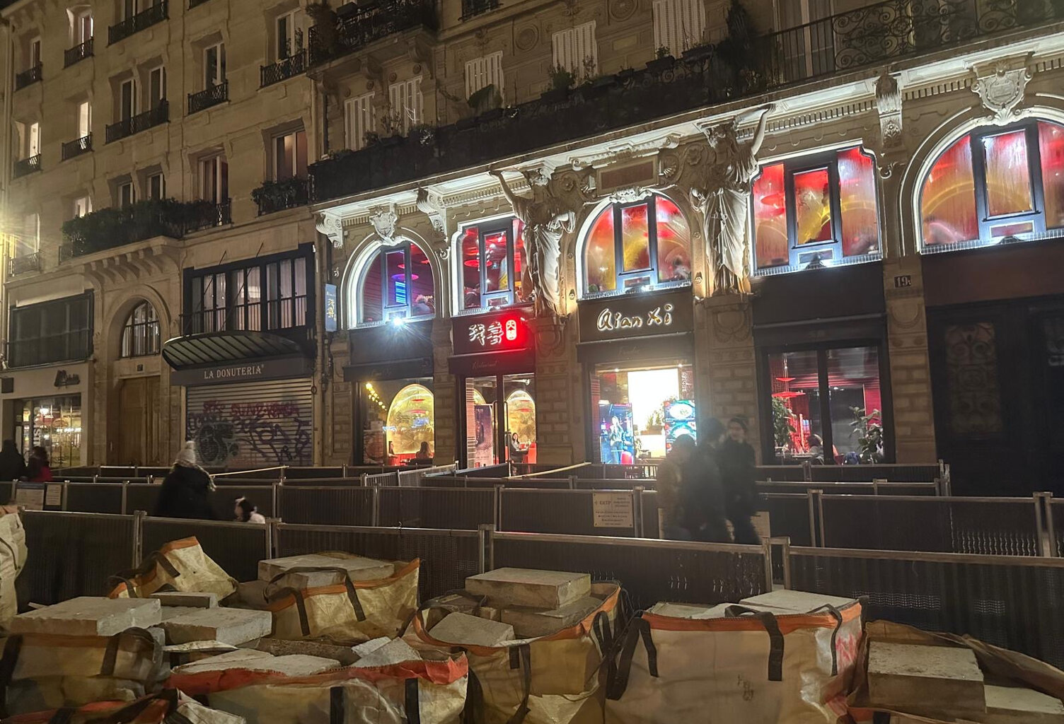 Licence IV et extraction emplacement no1  17 rue des Halles, — photo 1