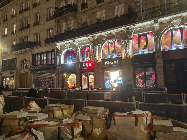Licence IV et extraction emplacement no1  17 rue des Halles, — photo 1