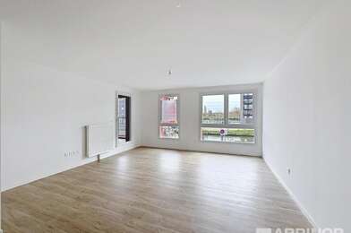 Appartement 3 pièces 894 €