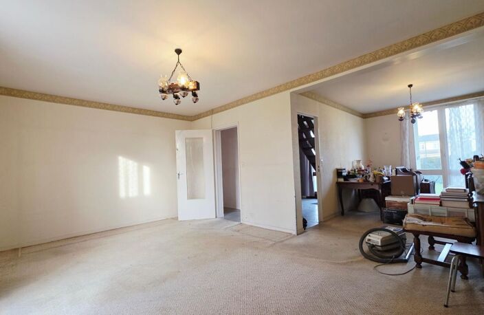 SAINT DOULCHARD MAISON DE 102M²  5 PIECES 3 CHAMBRES GARAGE — photo 2
