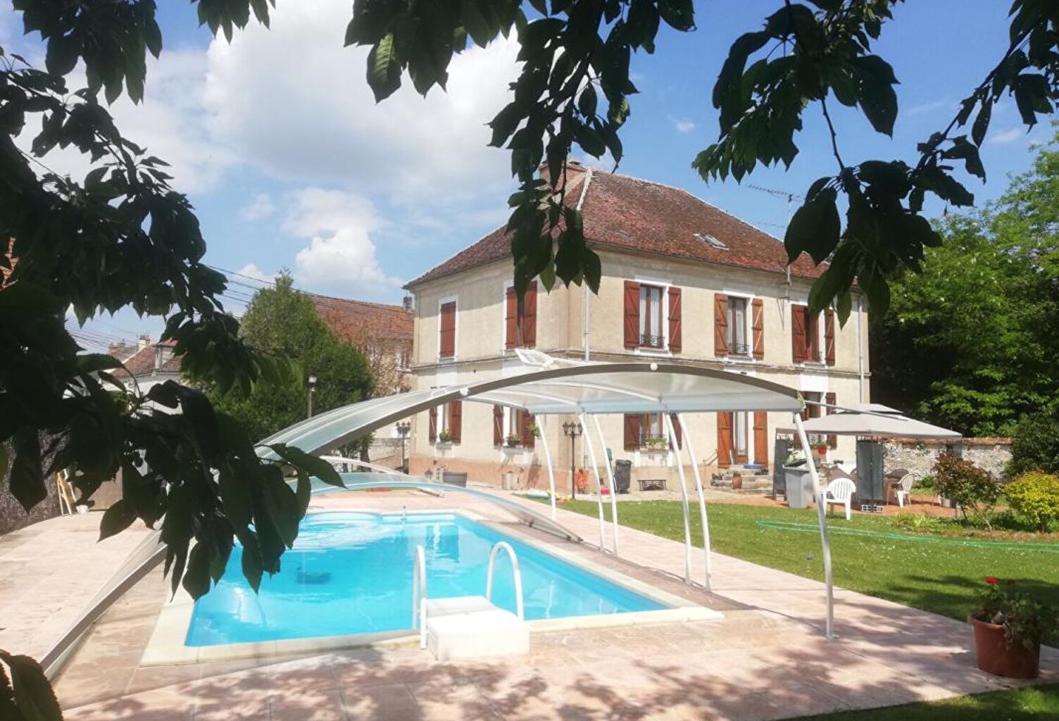 MAISON BOURGEOISE 186 M2 AVEC PISCINE CHAUFFÉE ET COUVERTE 320 000 — photo 1