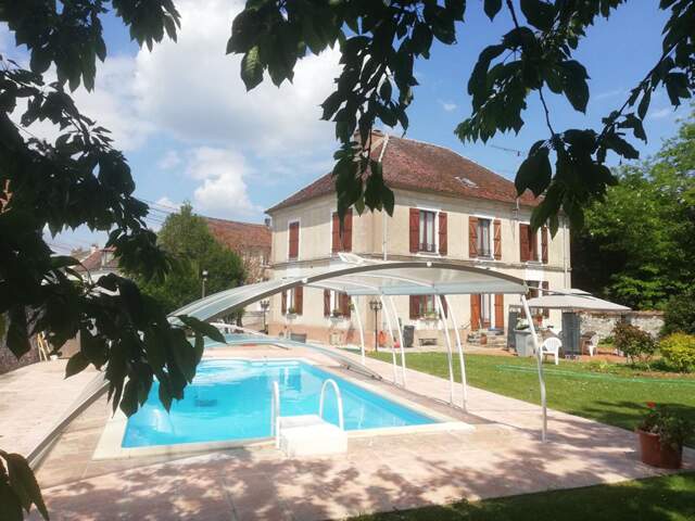 MAISON BOURGEOISE 186 M2 AVEC PISCINE CHAUFFÉE ET COUVERTE 320 000 — photo du bien