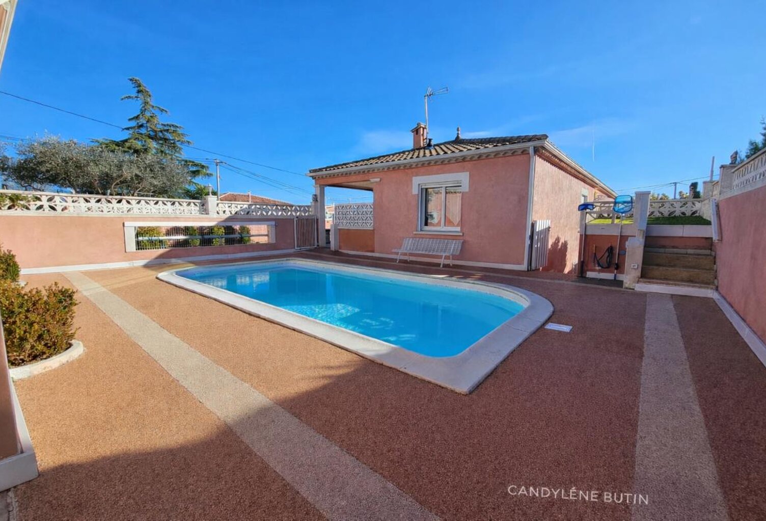 Superbe villa de plain-pied de 200 m² avec piscine, espace bien-être et belles prestations — photo 1