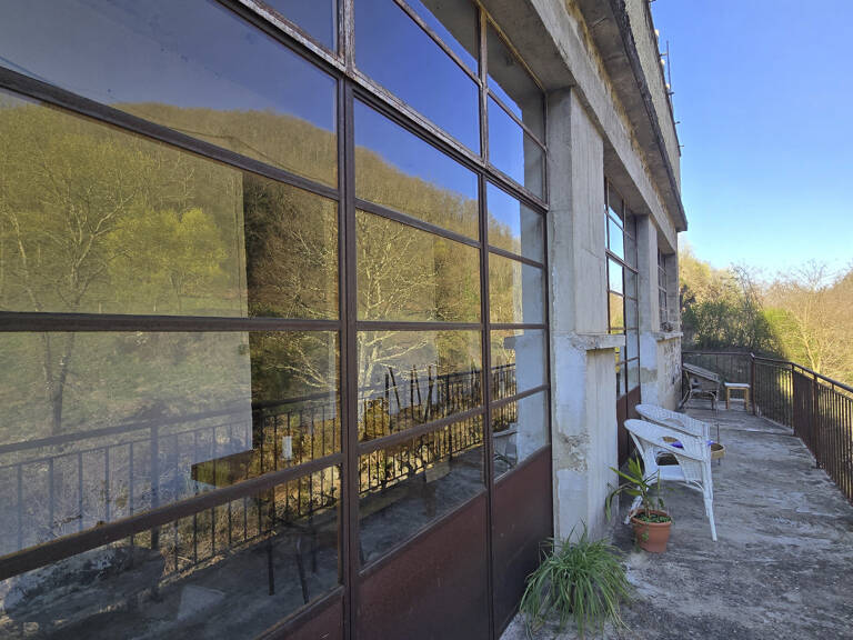 Ardèche - Ancien moulinage en pierres dans la vallée de l'Auzène - 6 logements - une grande salle 232m² - dépendance - piscine - rivière au pied — photo 1