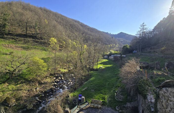 Ardèche - Ancien moulinage en pierres dans la vallée de l'Auzène - 6 logements - une grande salle 232m² - dépendance - piscine - rivière au pied — photo 4