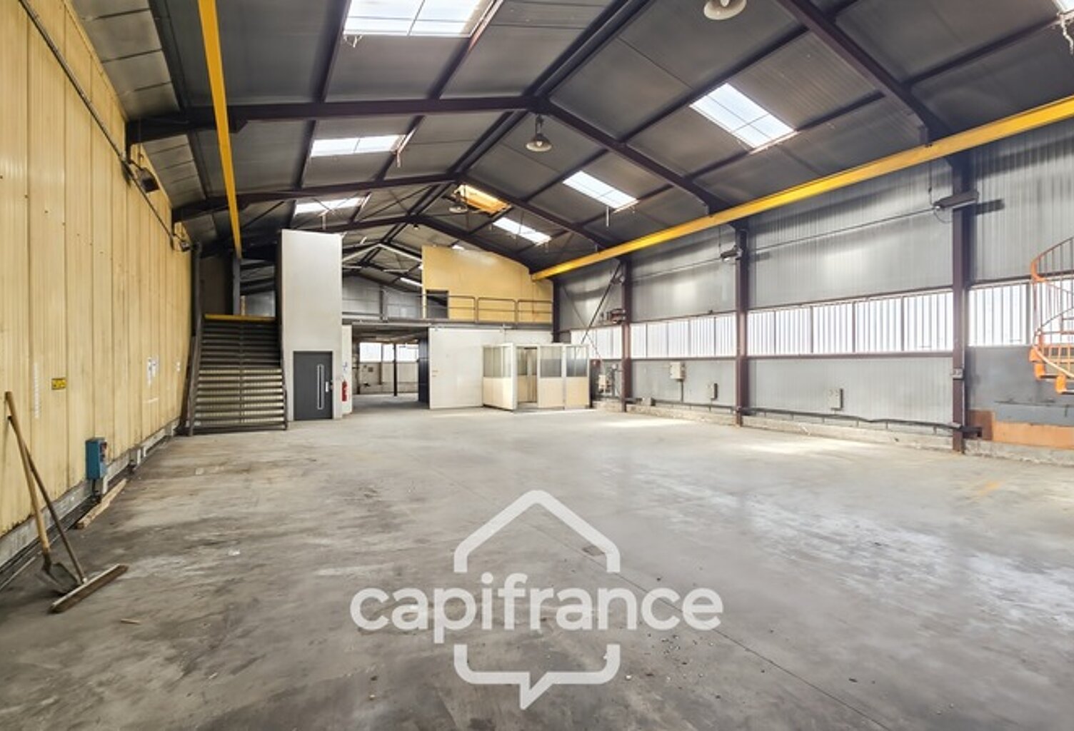 Dpt Saône et Loire (71), à louer CHALON SUR SAONE Ateliers et Bureaux — photo 1