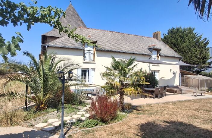 Maison de caractère du XVIIIe classée Bâtiments de France T6 - 4 chambres et grandes dépendances à usage artisanal* — photo 3