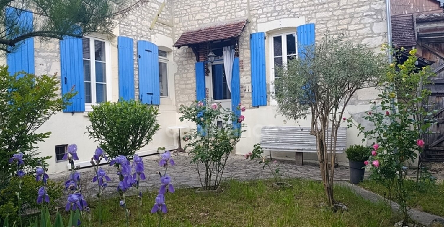 Virginie MASSON Capifrance vous propose, à NEUILLY, longère en pierre de 149m², 3 chambres, grenier aménageable et terrain sans vis à vis — photo 1