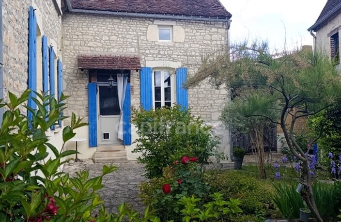 Virginie MASSON Capifrance vous propose, à NEUILLY, longère en pierre de 149m², 3 chambres, grenier aménageable et terrain sans vis à vis — photo 2