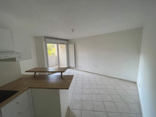 A VENDRE LA SEYNE SUR MER 83500 PORTE MARINE APPARTEMENT 2 PIECES TERRASSE ASCENSEUR VUE DEGAGEE VENDU LOUE — photo du bien