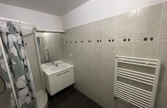 A VENDRE LA SEYNE SUR MER 83500 PORTE MARINE APPARTEMENT 2 PIECES TERRASSE ASCENSEUR VUE DEGAGEE VENDU LOUE — photo 4