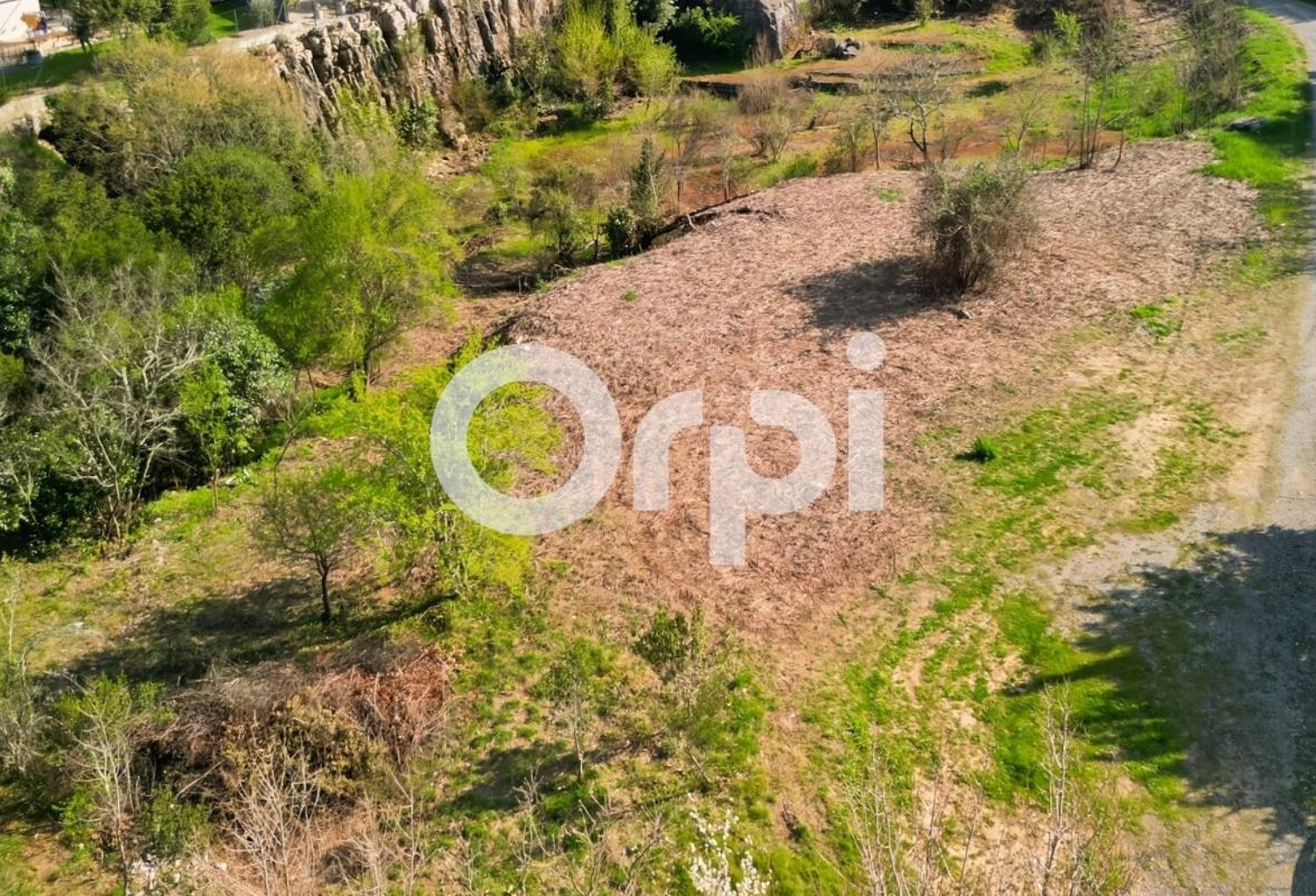Terrain À Vendre proche du centre de Ruoms — photo 1
