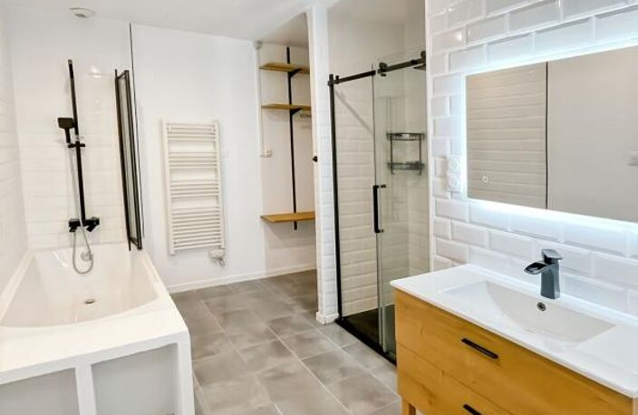 Maison de charme en pierre située au centre-ville de Toury, à deux pas d'une école et des transports en commun — photo 5