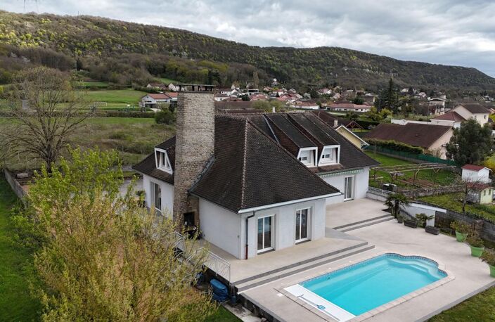 Maison À Vendre - Propriété d’exception à Leyrieu : Volumes, Rénovation de prestige et Vue dominante — photo 4