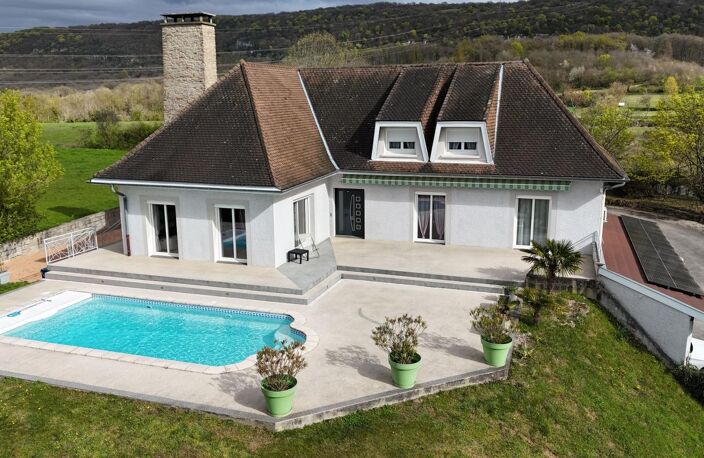 Maison À Vendre - Propriété d’exception à Leyrieu : Volumes, Rénovation de prestige et Vue dominante — photo 5