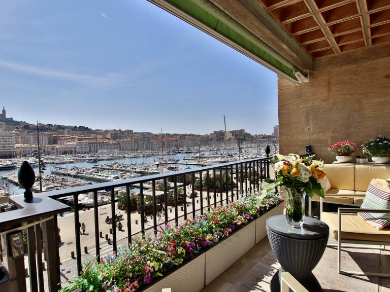 EXCLUSIF : MAGNIFIQUE T2 'POUILLON' sur VIEUX PORT ET BONNE — photo 1