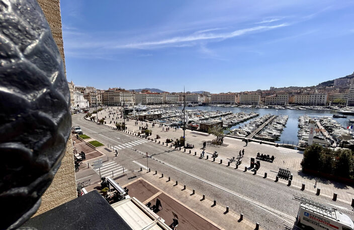 EXCLUSIF : MAGNIFIQUE T2 'POUILLON' sur VIEUX PORT ET BONNE — photo 3