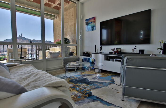 EXCLUSIF : MAGNIFIQUE T2 'POUILLON' sur VIEUX PORT ET BONNE — photo 4