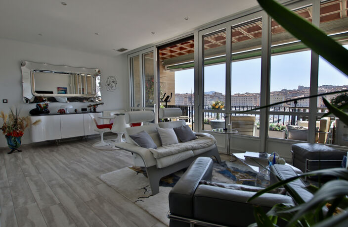 EXCLUSIF : MAGNIFIQUE T2 'POUILLON' sur VIEUX PORT ET BONNE — photo 5